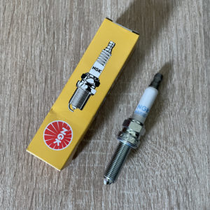 Zündkerze NGK LMAR8D-J passend für Can Am 1000R